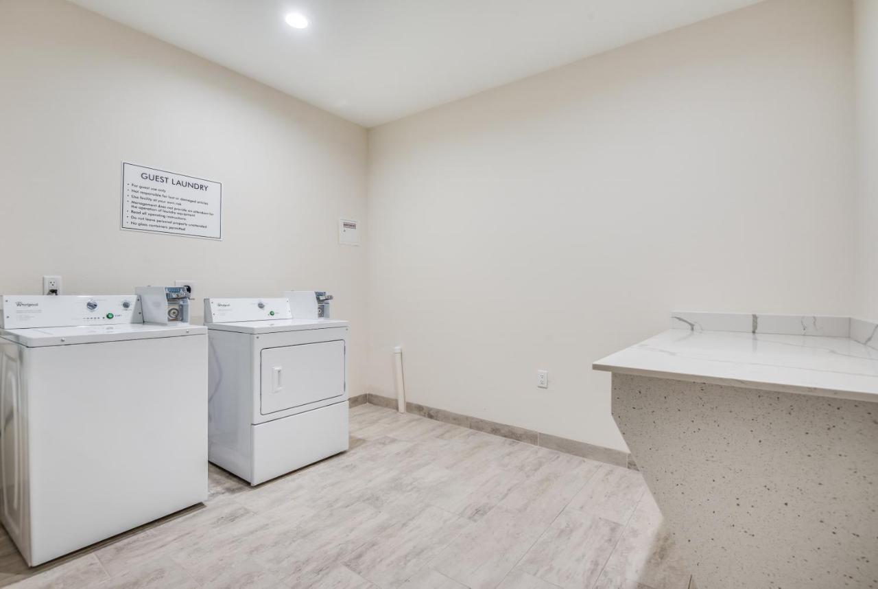 Americas Best Value Inn & Suites Houston At Hwy 6 Bagian luar foto