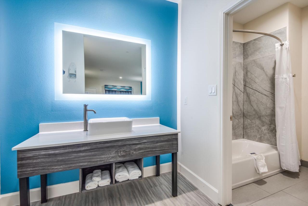 Americas Best Value Inn & Suites Houston At Hwy 6 Bagian luar foto