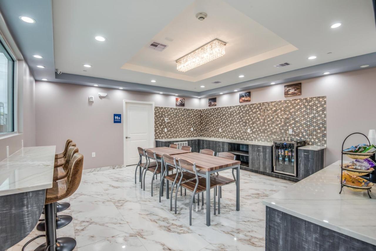 Americas Best Value Inn & Suites Houston At Hwy 6 Bagian luar foto